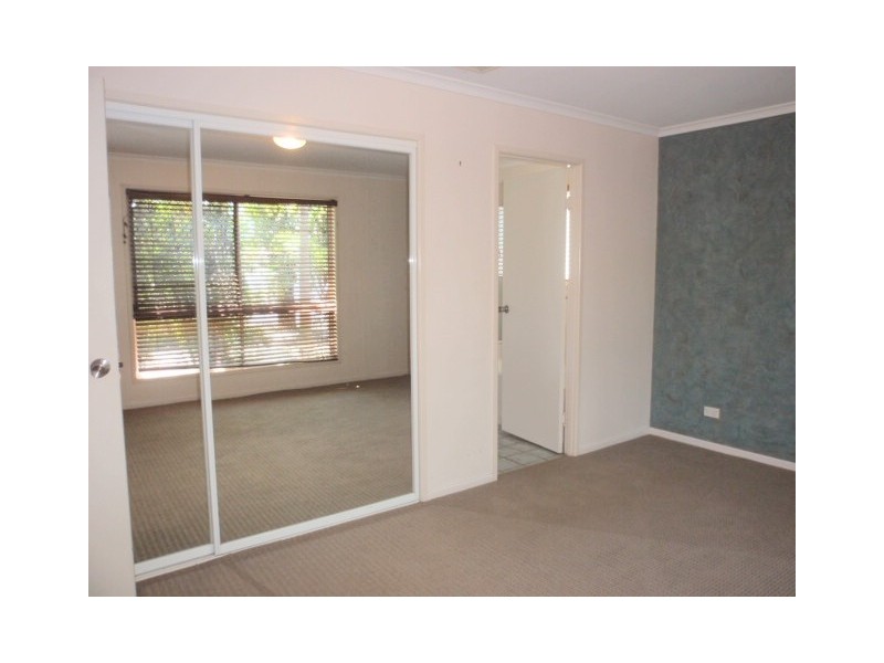 9 Fern Crt, Emerald QLD 4720
