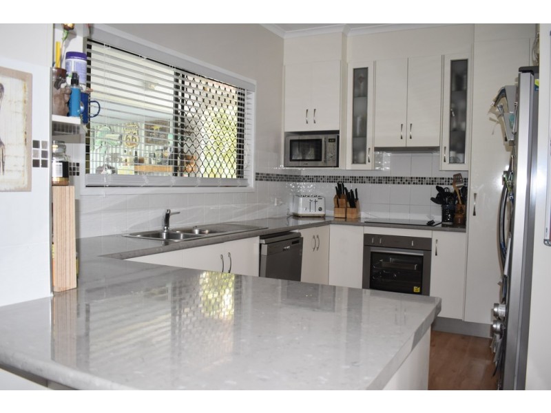 10 Ward Place, Emerald QLD 4720