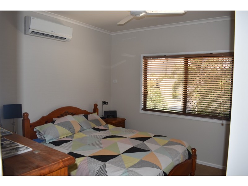 10 Ward Place, Emerald QLD 4720