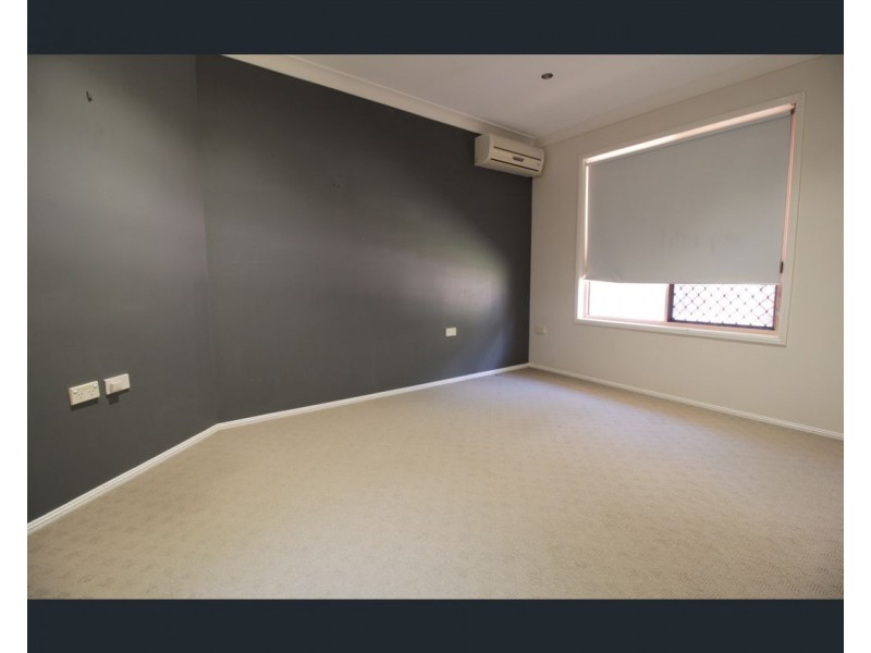 16 Batavia Court, Emerald QLD 4720