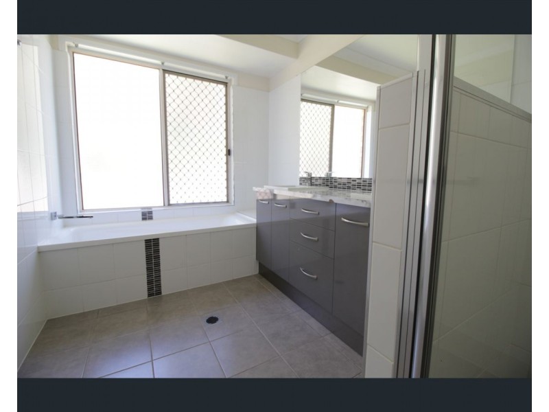 16 Batavia Court, Emerald QLD 4720