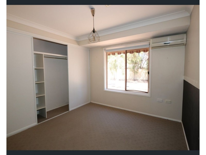 16 Batavia Court, Emerald QLD 4720