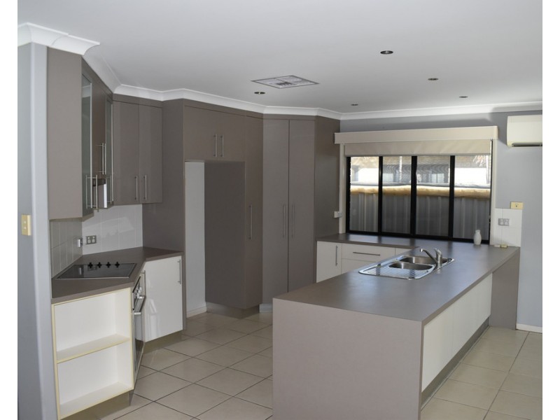 12 Joel Ernest Dr, Emerald QLD 4720