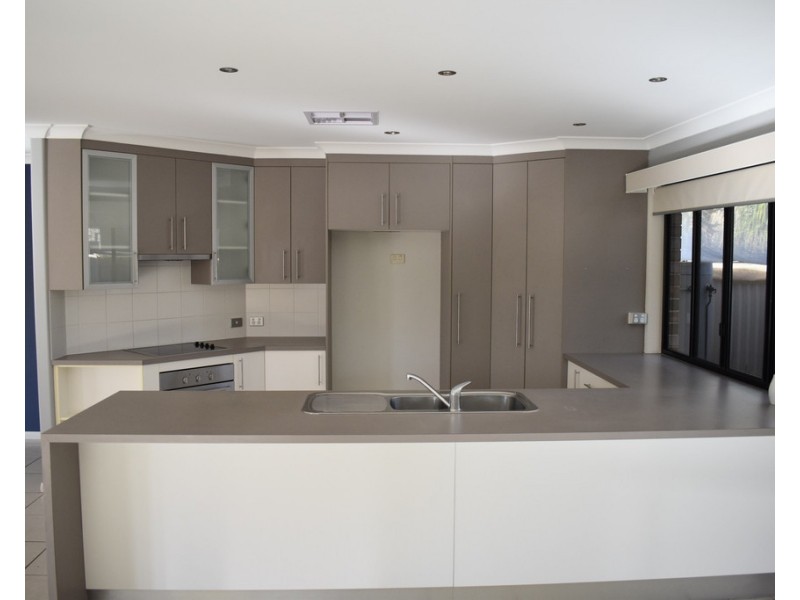 12 Joel Ernest Dr, Emerald QLD 4720