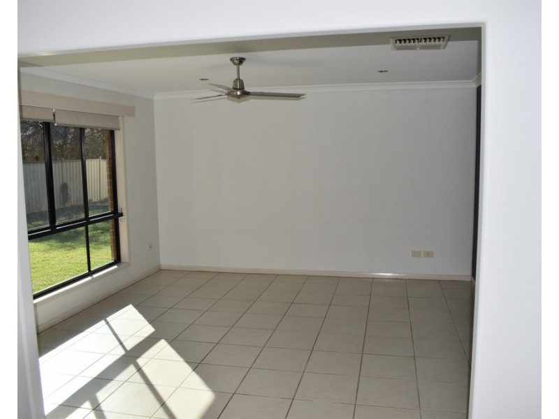 12 Joel Ernest Dr, Emerald QLD 4720