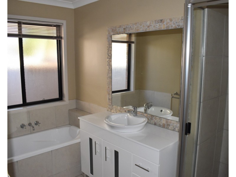 12 Joel Ernest Dr, Emerald QLD 4720