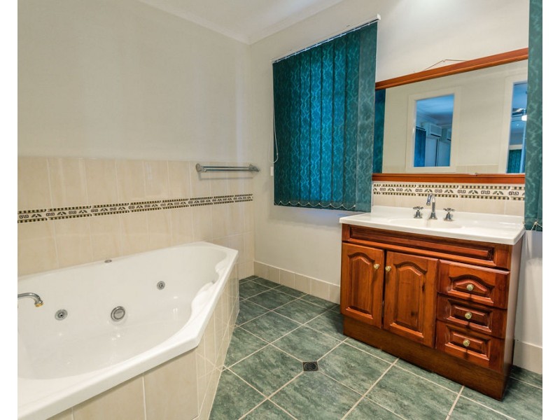52 Esmond St, Emerald QLD 4720