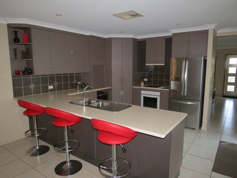 16 Cardinal Drive, Emerald QLD 4720