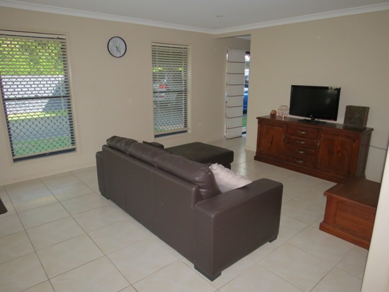 16 Cardinal Drive, Emerald QLD 4720