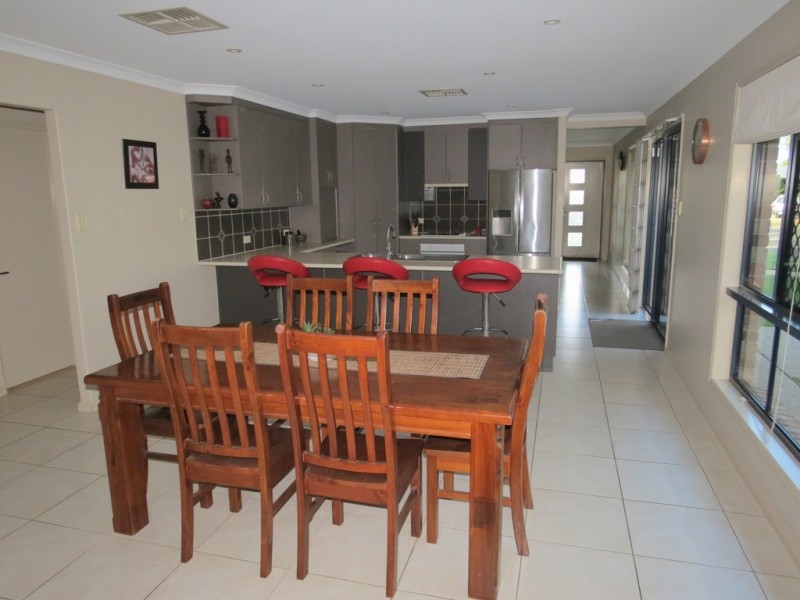 16 Cardinal Drive, Emerald QLD 4720