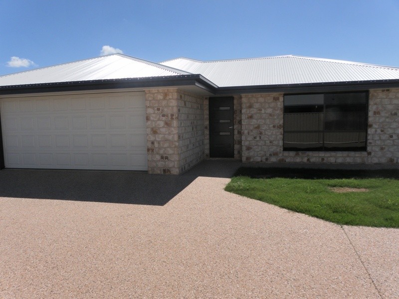 8 Highlands Court, Emerald QLD 4720