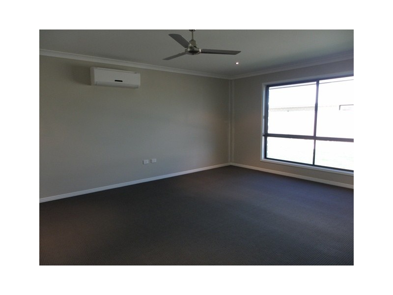 8 Highlands Court, Emerald QLD 4720