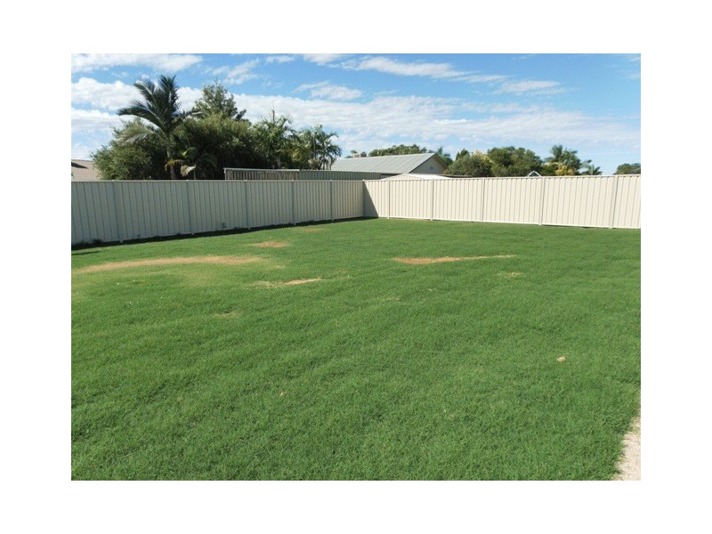 8 Highlands Court, Emerald QLD 4720