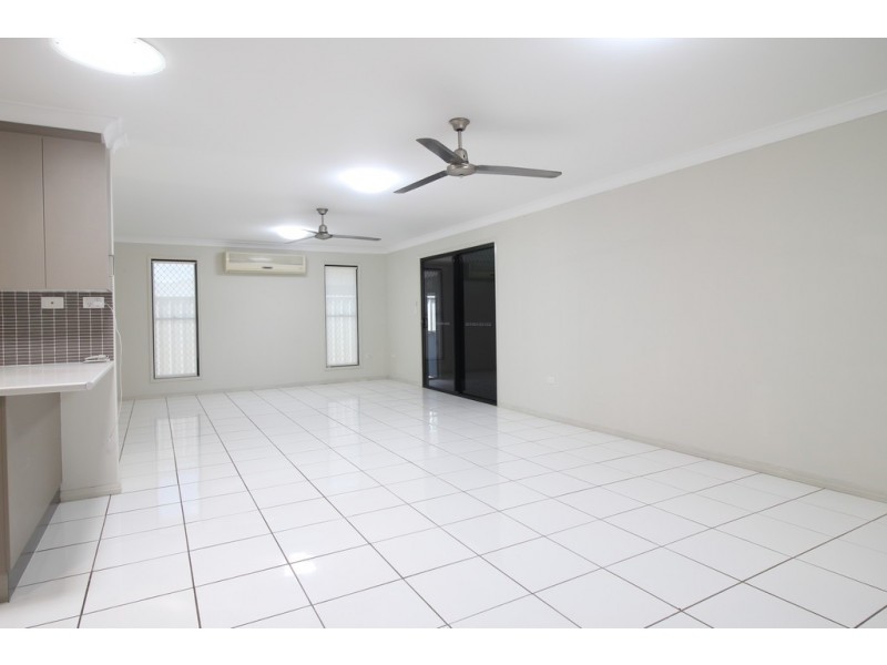 55 White Street, Emerald QLD 4720
