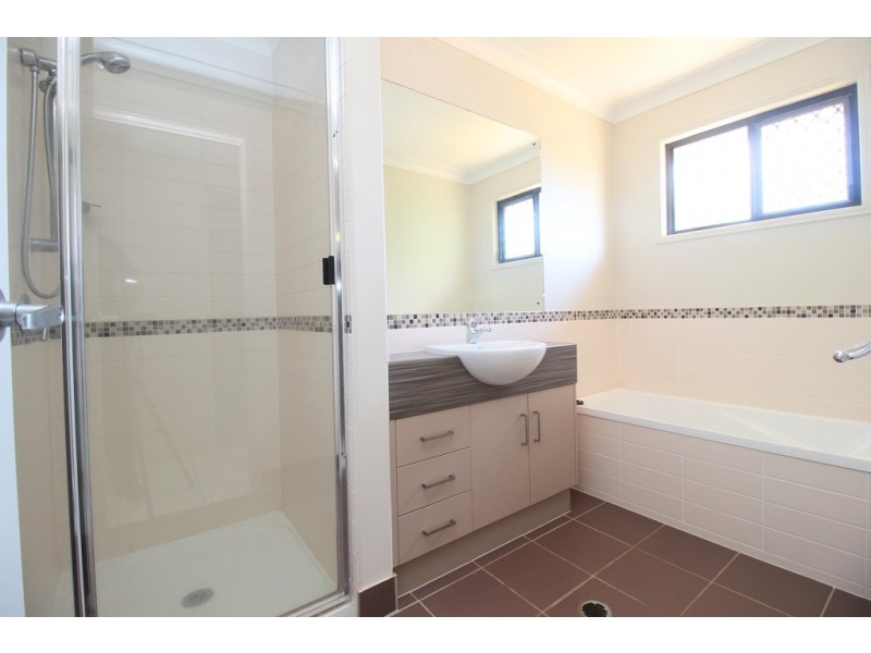 55 White Street, Emerald QLD 4720