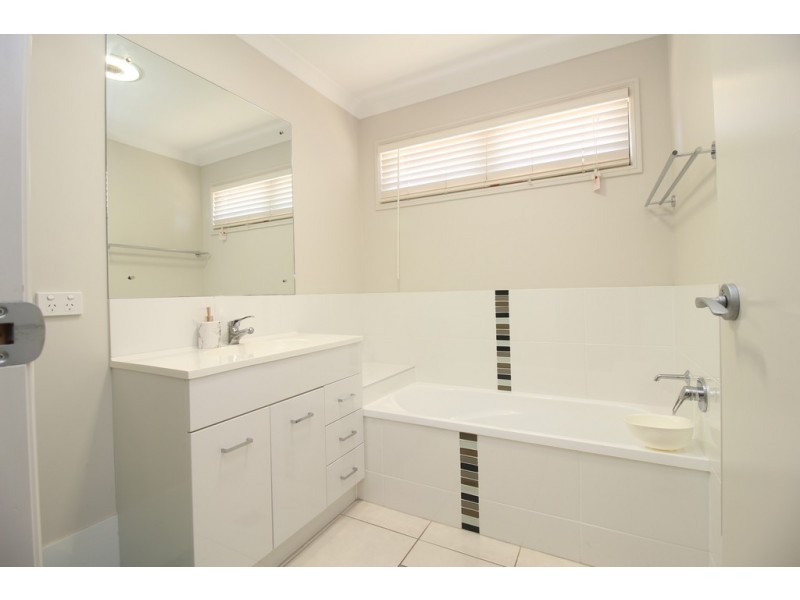 3/4 Parkway Street, Emerald QLD 4720