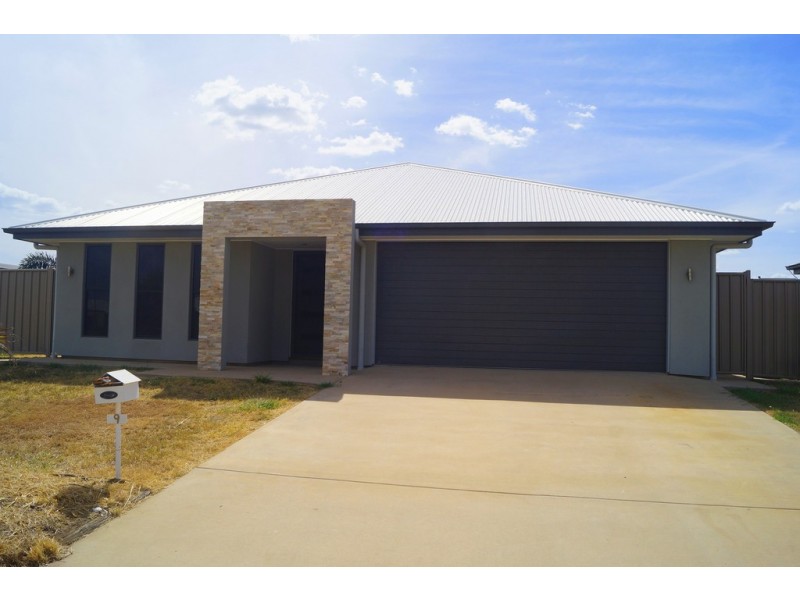 9 Lauren Drive, Emerald QLD 4720