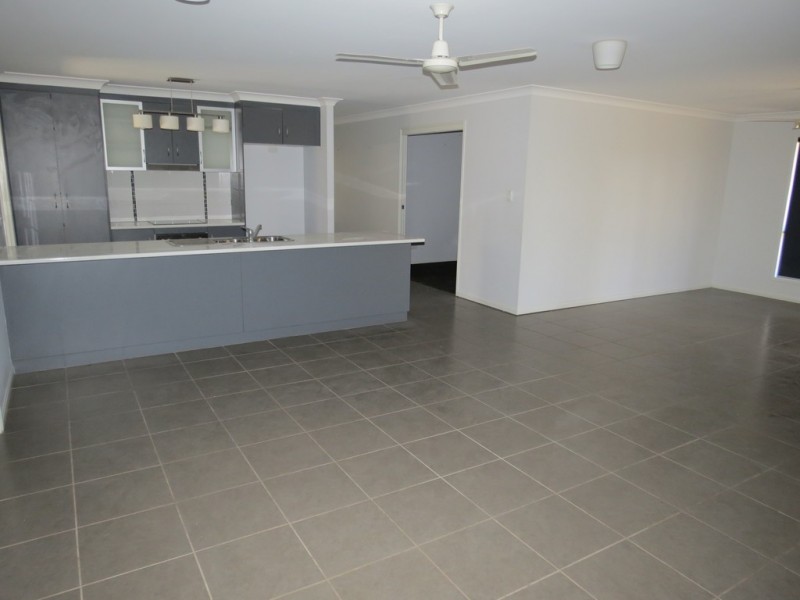 9 Lauren Drive, Emerald QLD 4720