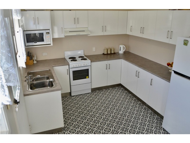 28 Alamein Drive, Emerald QLD 4720