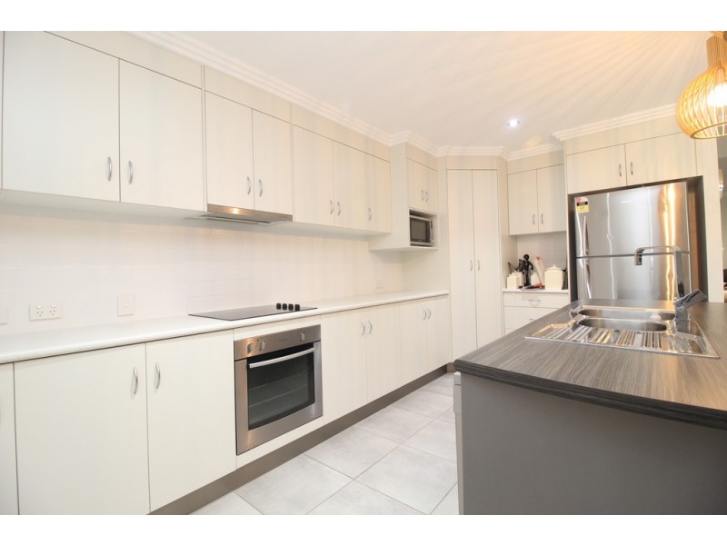 74 Canterbury Road, Emerald QLD 4720