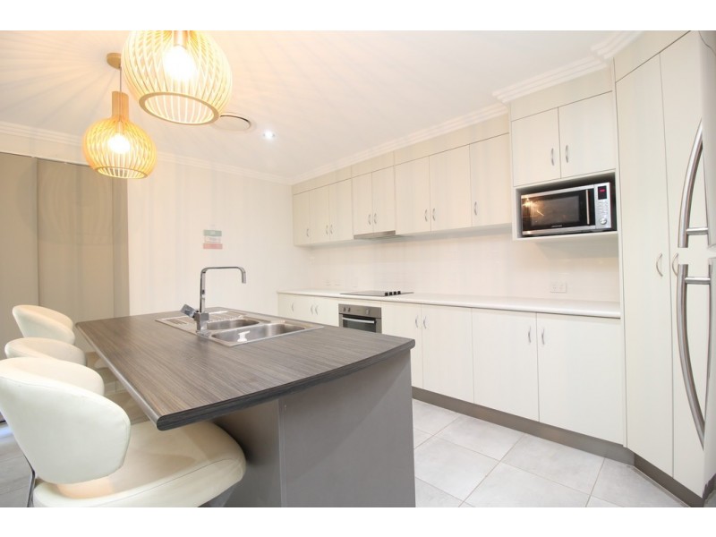 74 Canterbury Road, Emerald QLD 4720