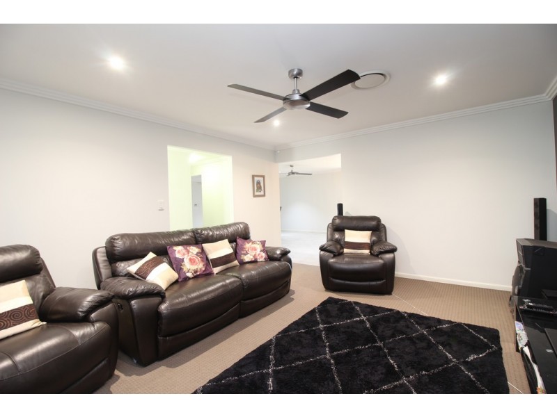 74 Canterbury Road, Emerald QLD 4720