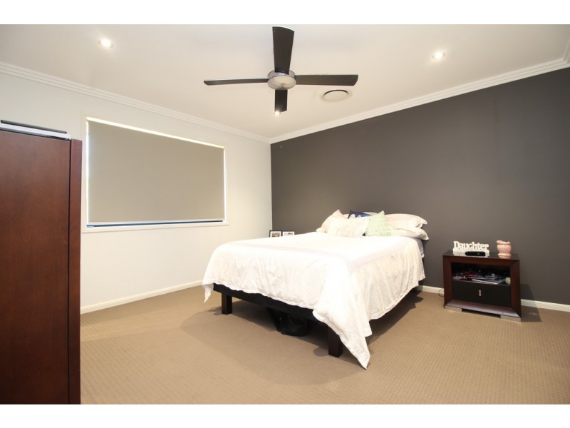 74 Canterbury Road, Emerald QLD 4720