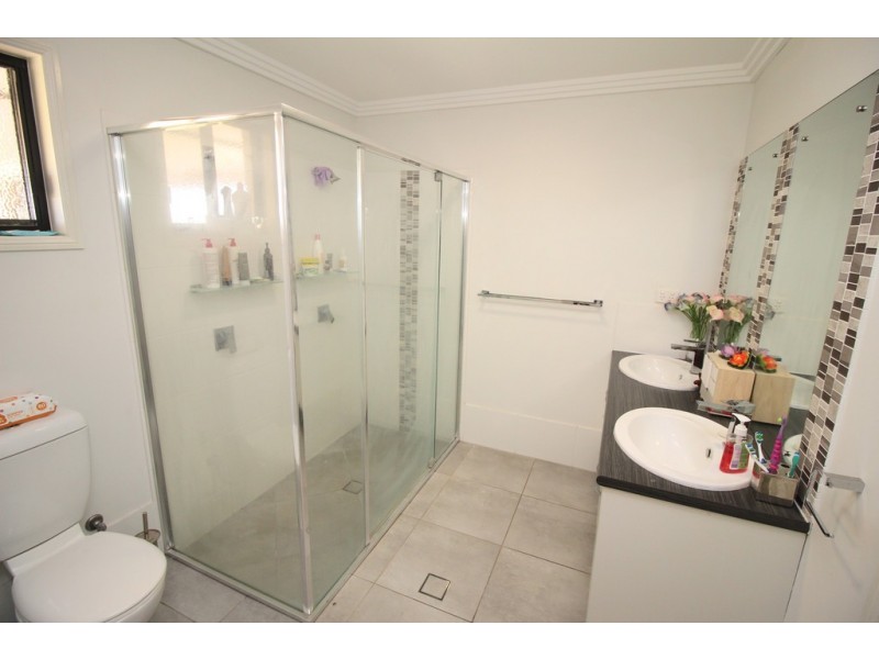 74 Canterbury Road, Emerald QLD 4720