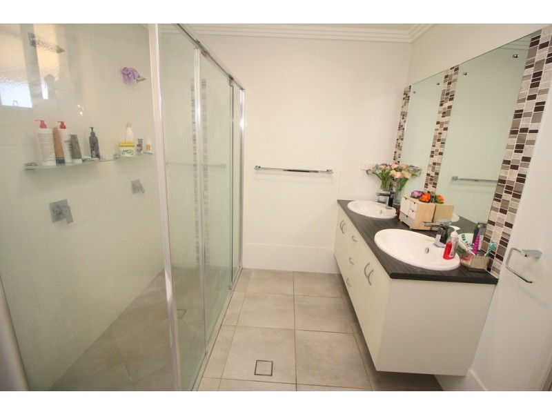 74 Canterbury Road, Emerald QLD 4720