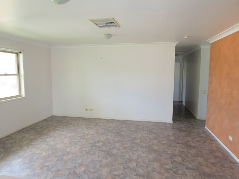 3 Chalmers Crescent, Emerald QLD 4720