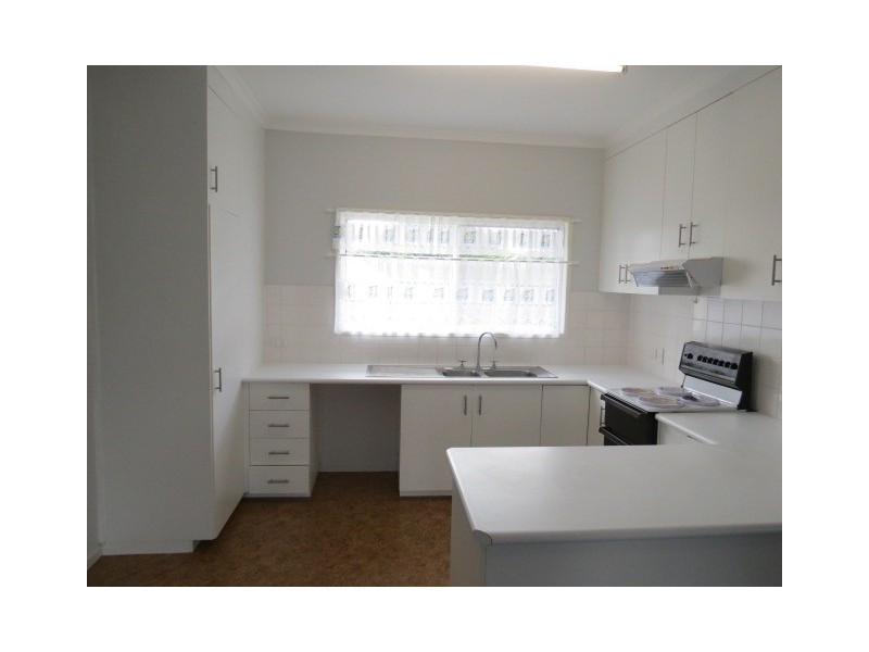 16 Roseanne Road, Emerald QLD 4720