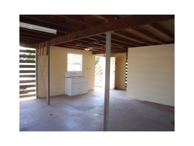 16 Roseanne Road, Emerald QLD 4720