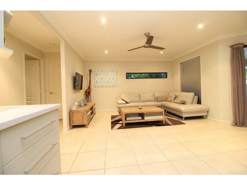 14 Carrington Place, Emerald QLD 4720