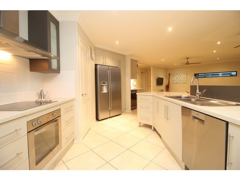 14 Carrington Place, Emerald QLD 4720