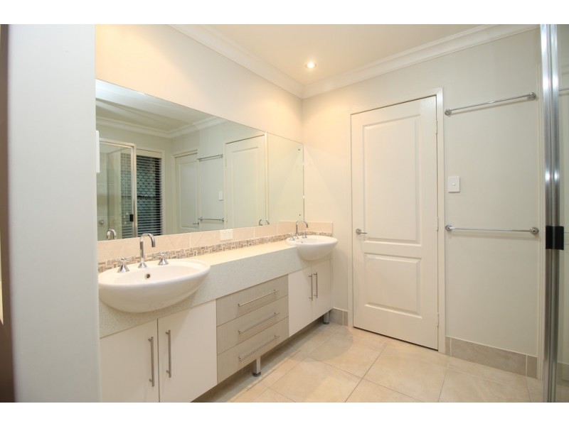 14 Carrington Place, Emerald QLD 4720