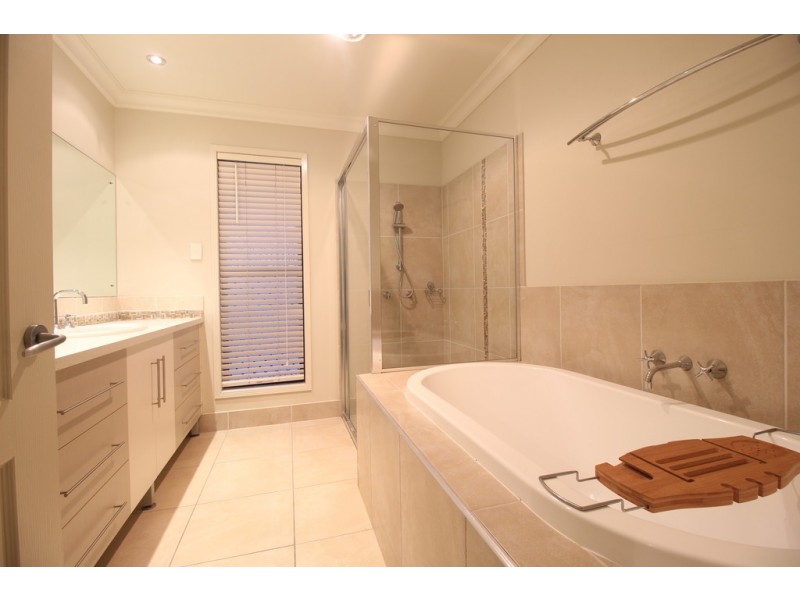 14 Carrington Place, Emerald QLD 4720