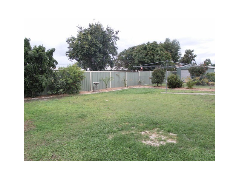4  Edmonstone Drive, Emerald QLD 4720