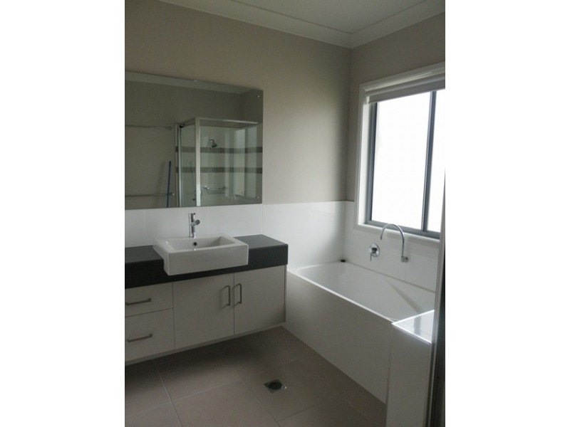 35 Newman Drive, Emerald QLD 4720