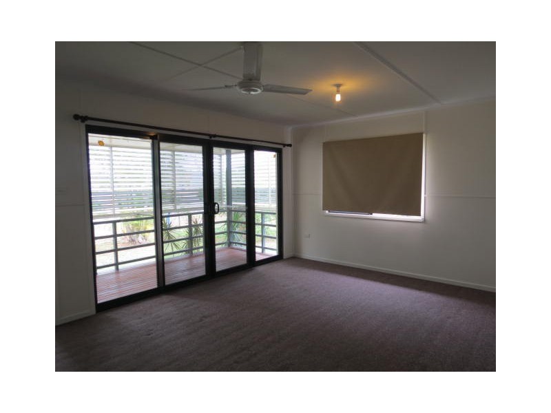 8 Arnold Street, Blackwater QLD 4717