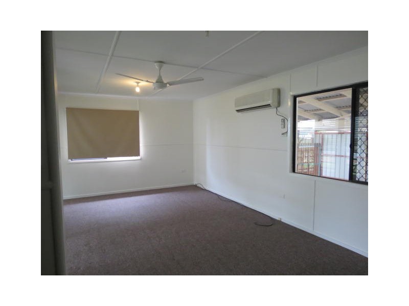 8 Arnold Street, Blackwater QLD 4717