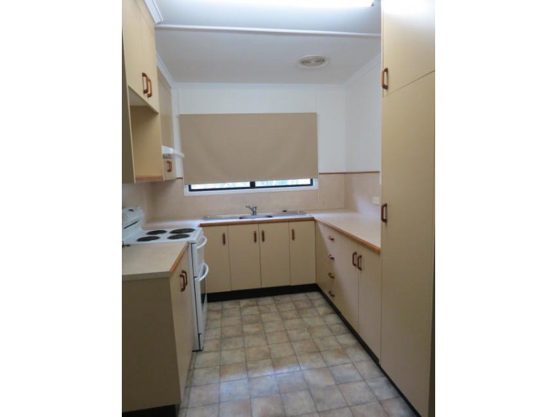 8 Arnold Street, Blackwater QLD 4717