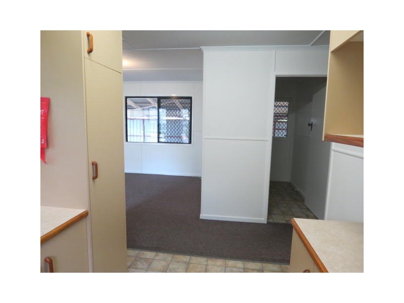 8 Arnold Street, Blackwater QLD 4717