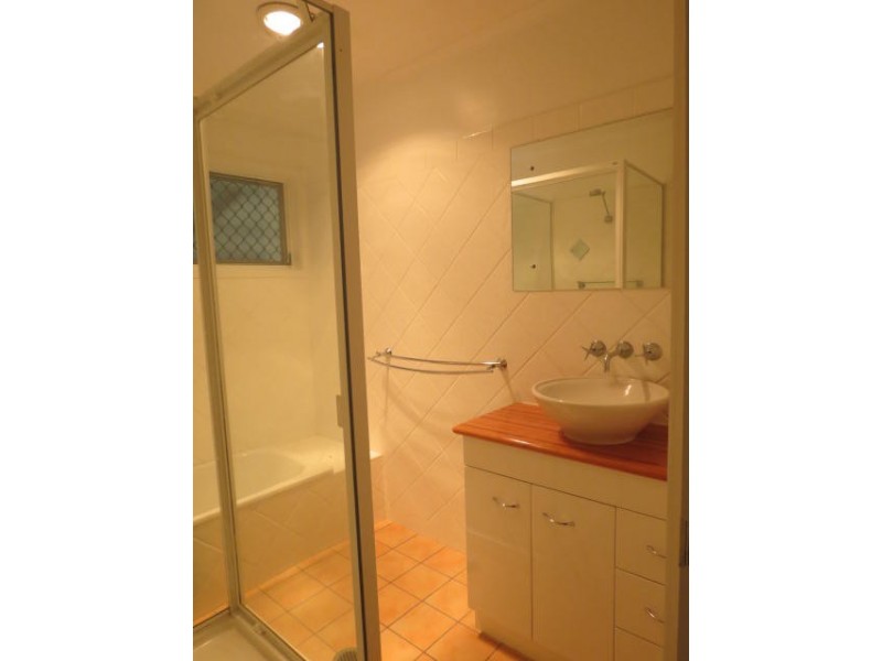 8 Arnold Street, Blackwater QLD 4717