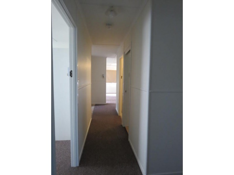 8 Arnold Street, Blackwater QLD 4717