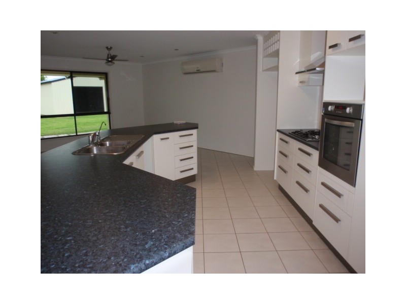 15 Carrington Place, Emerald QLD 4720
