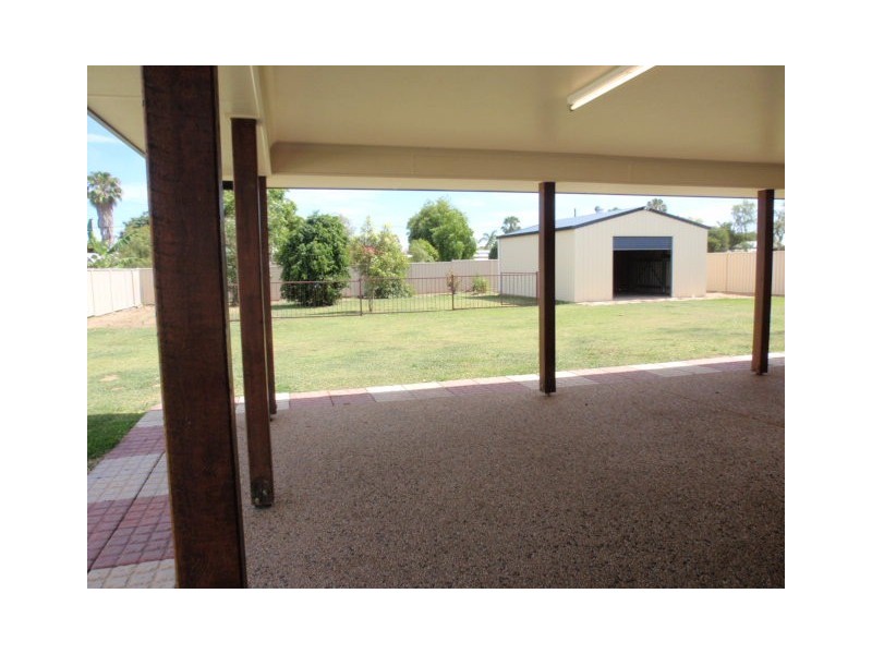 15 Carrington Place, Emerald QLD 4720