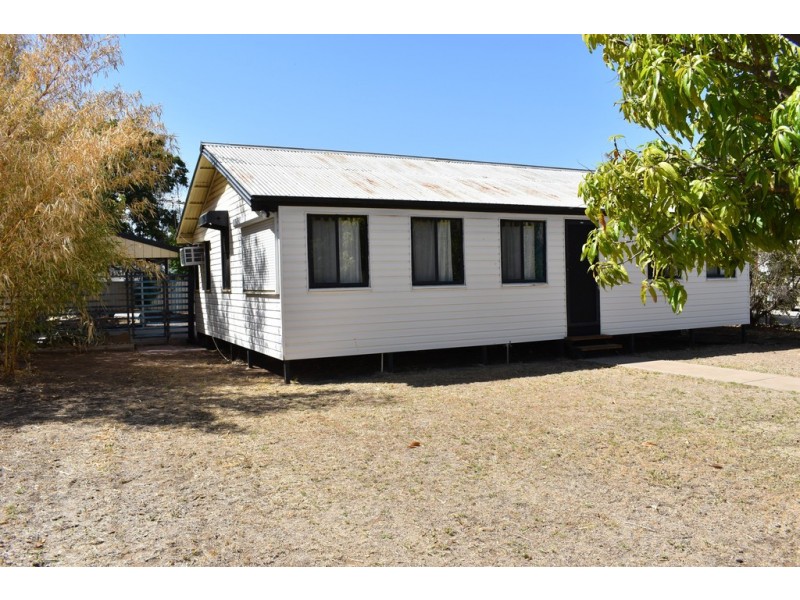 12 Brooks Street, Emerald QLD 4720