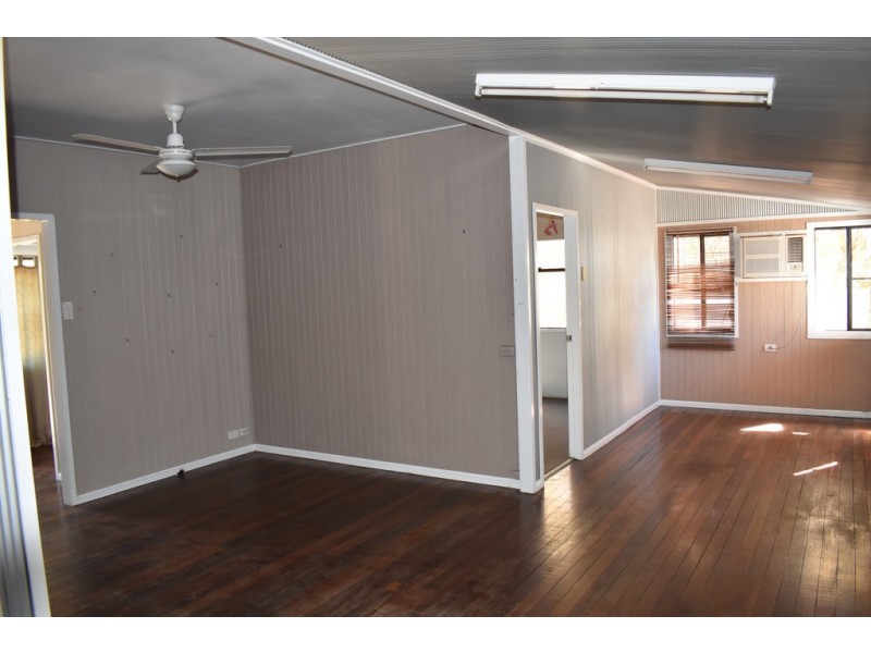 12 Brooks Street, Emerald QLD 4720