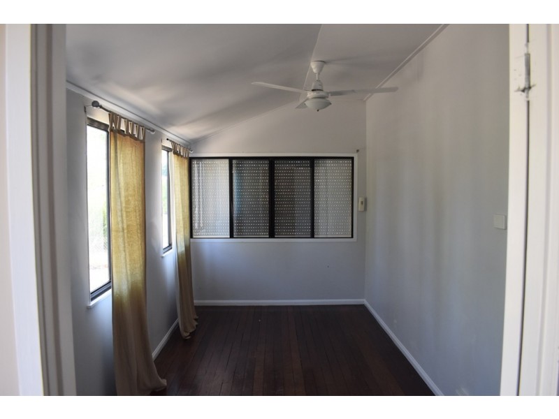 12 Brooks Street, Emerald QLD 4720