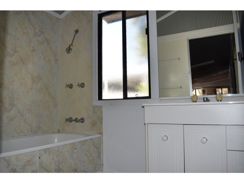 12 Brooks Street, Emerald QLD 4720